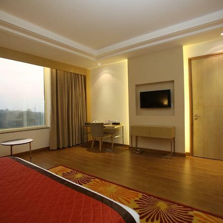 Country Inn & Suites By Radisson, มีรัท ภายนอก รูปภาพ