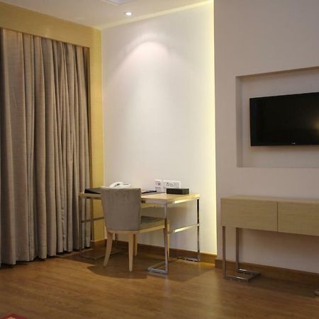 Country Inn & Suites By Radisson, มีรัท ภายนอก รูปภาพ