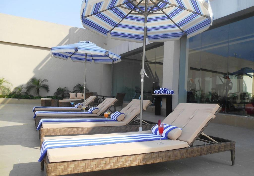 Country Inn & Suites By Radisson, มีรัท ภายนอก รูปภาพ