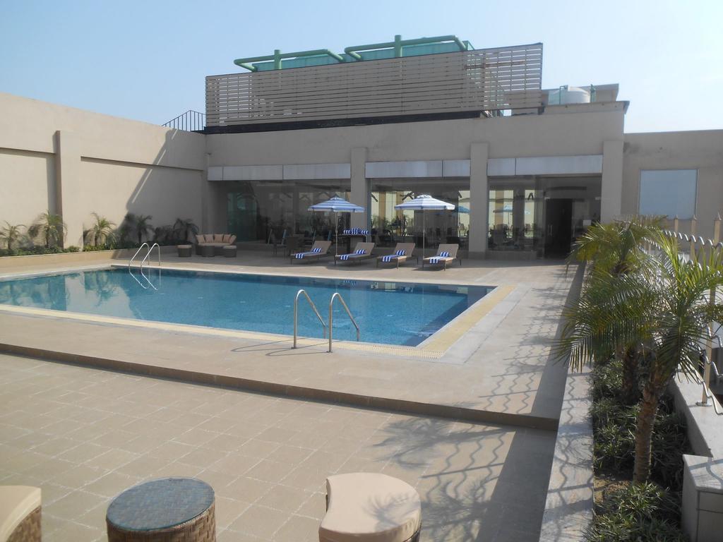 Country Inn & Suites By Radisson, มีรัท ภายนอก รูปภาพ