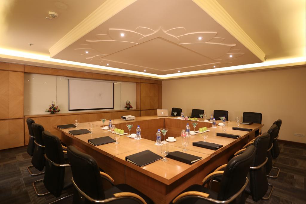 Country Inn & Suites By Radisson, มีรัท ภายนอก รูปภาพ