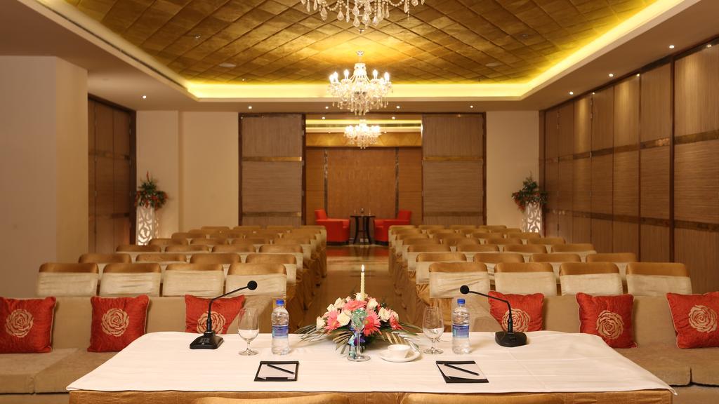Country Inn & Suites By Radisson, มีรัท ภายนอก รูปภาพ
