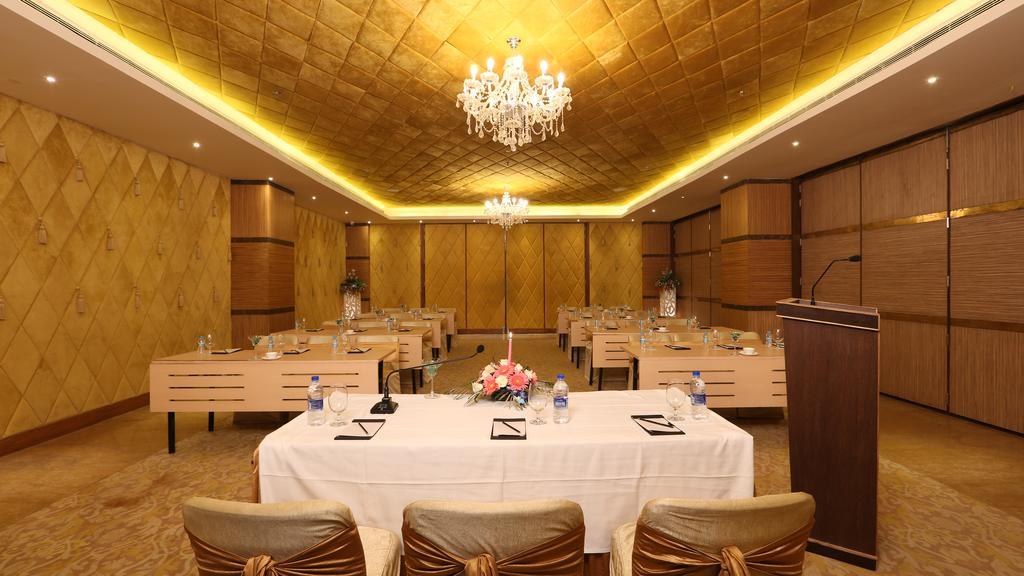 Country Inn & Suites By Radisson, มีรัท ภายนอก รูปภาพ