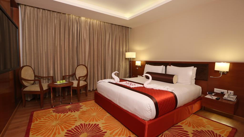 Country Inn & Suites By Radisson, มีรัท ภายนอก รูปภาพ