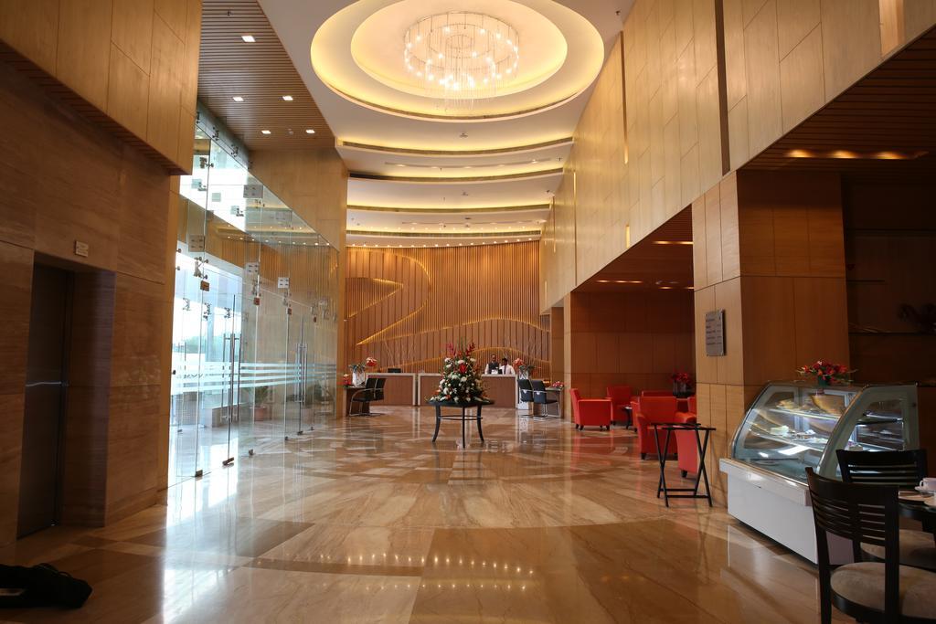 Country Inn & Suites By Radisson, มีรัท ภายนอก รูปภาพ