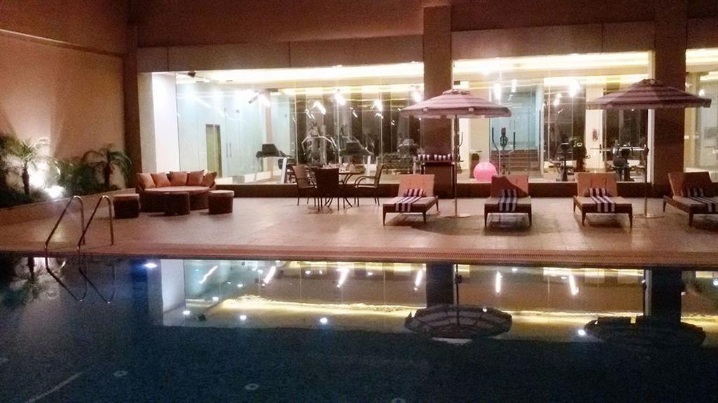 Country Inn & Suites By Radisson, มีรัท ภายนอก รูปภาพ