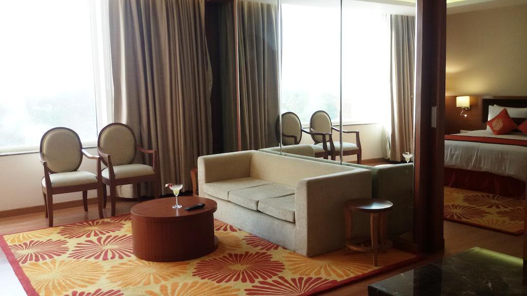 Country Inn & Suites By Radisson, มีรัท ภายนอก รูปภาพ
