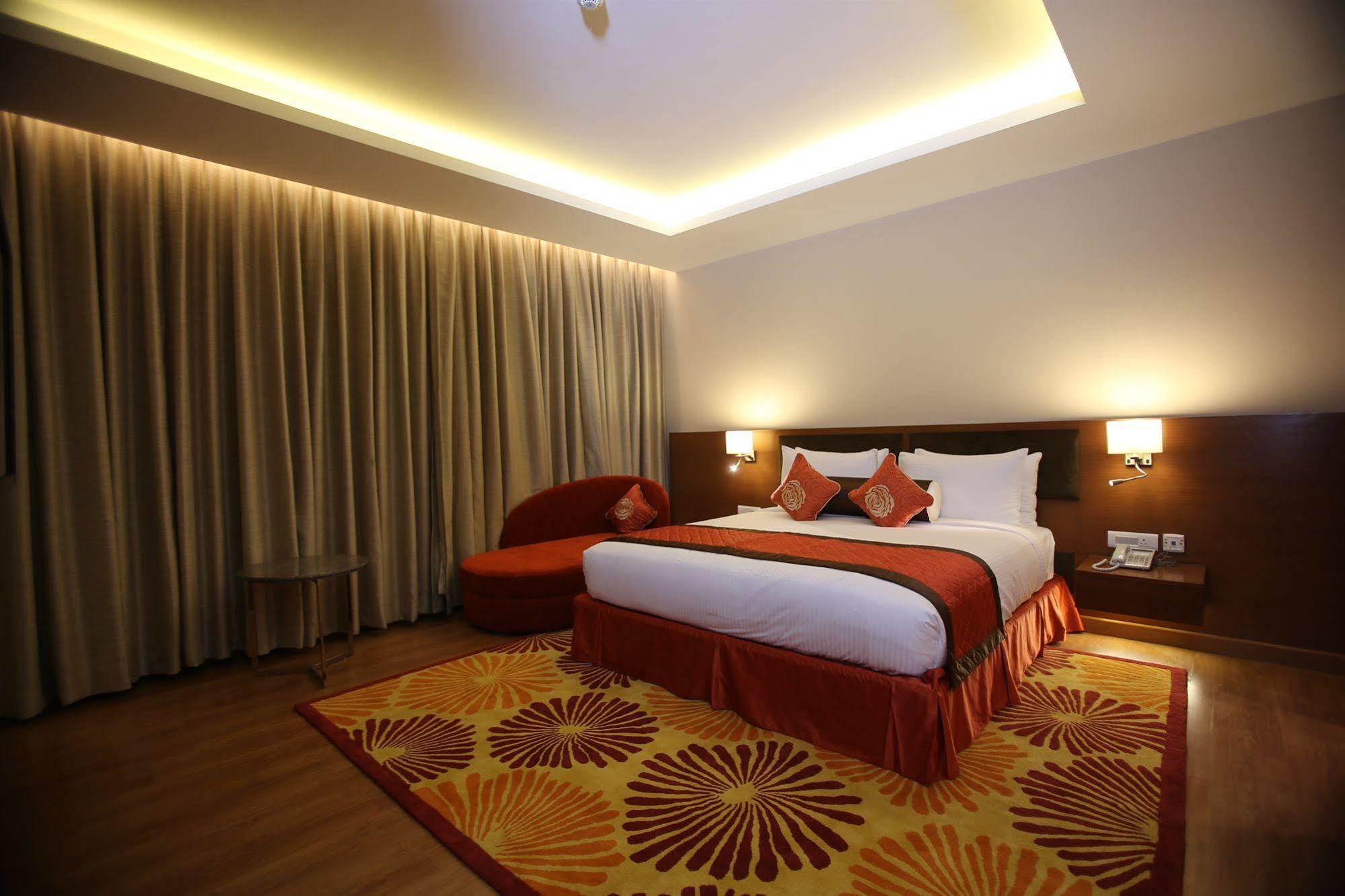 Country Inn & Suites By Radisson, มีรัท ภายนอก รูปภาพ