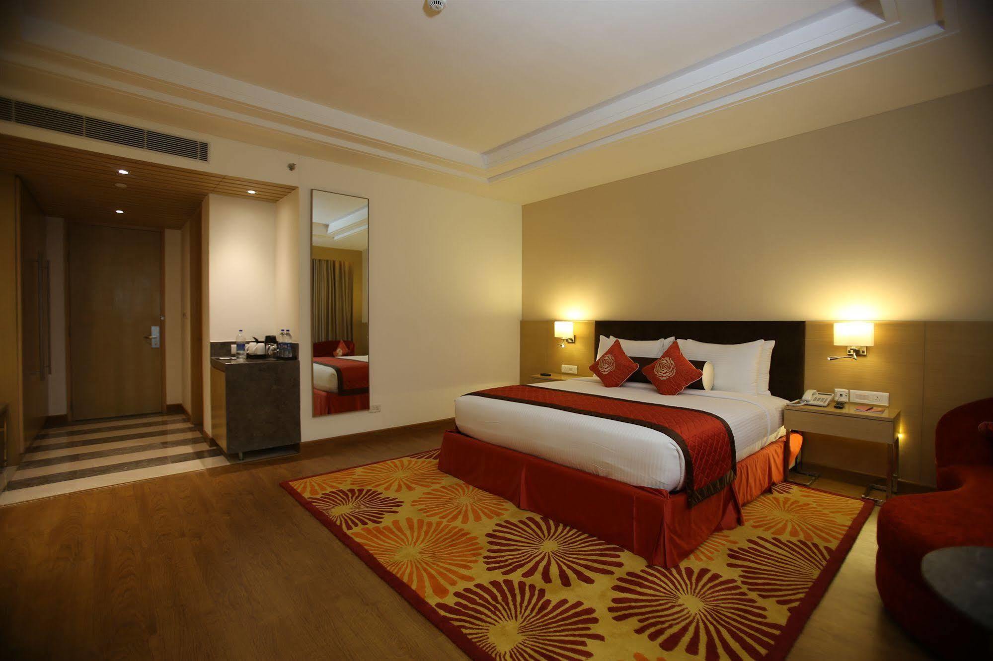 Country Inn & Suites By Radisson, มีรัท ภายนอก รูปภาพ