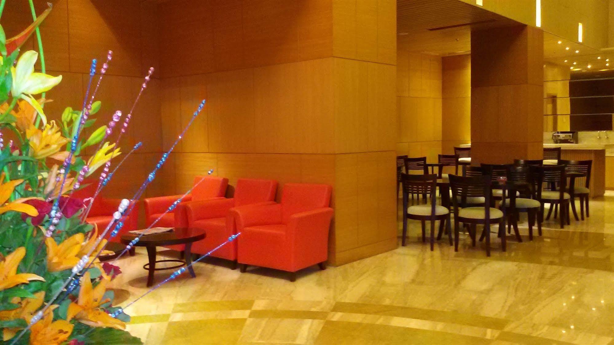 Country Inn & Suites By Radisson, มีรัท ภายนอก รูปภาพ