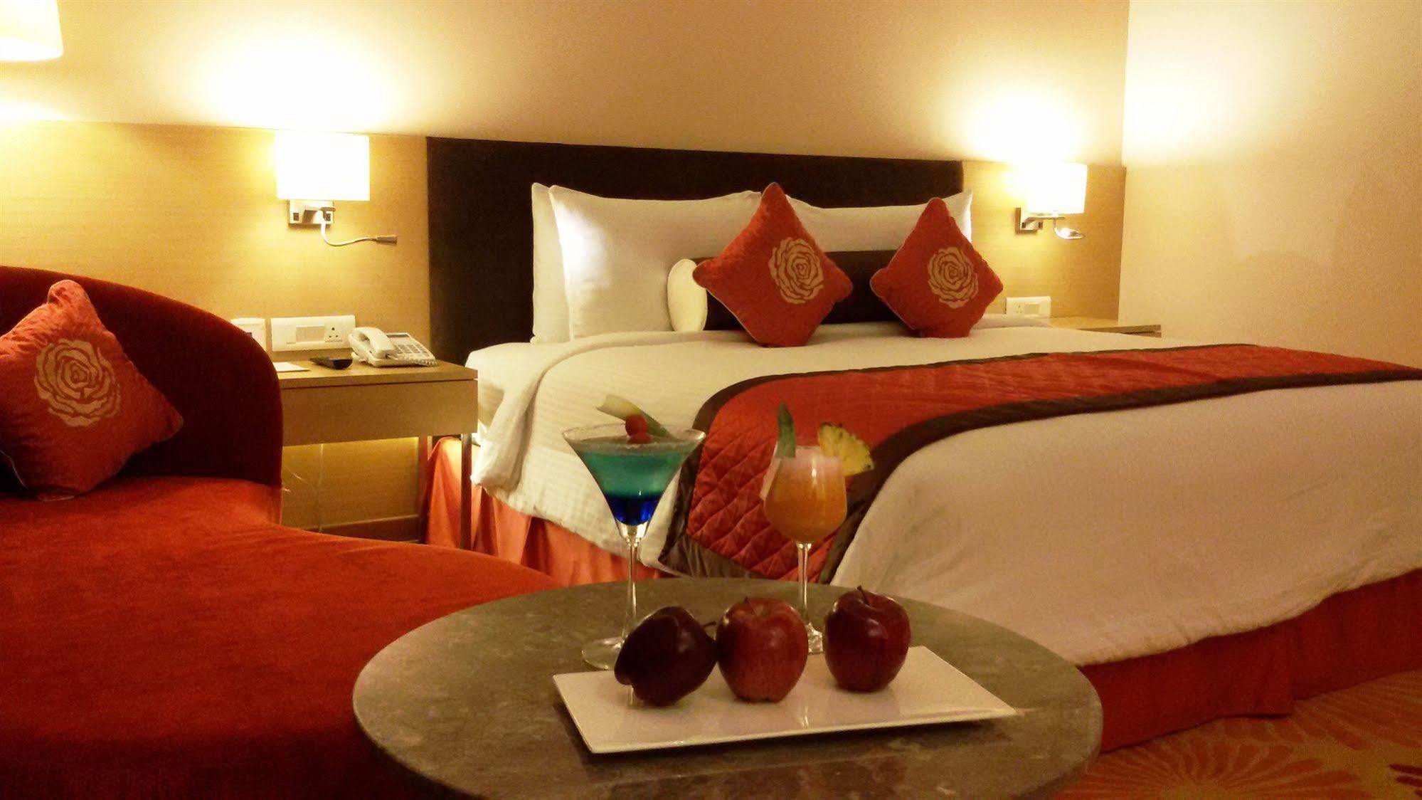 Country Inn & Suites By Radisson, มีรัท ภายนอก รูปภาพ