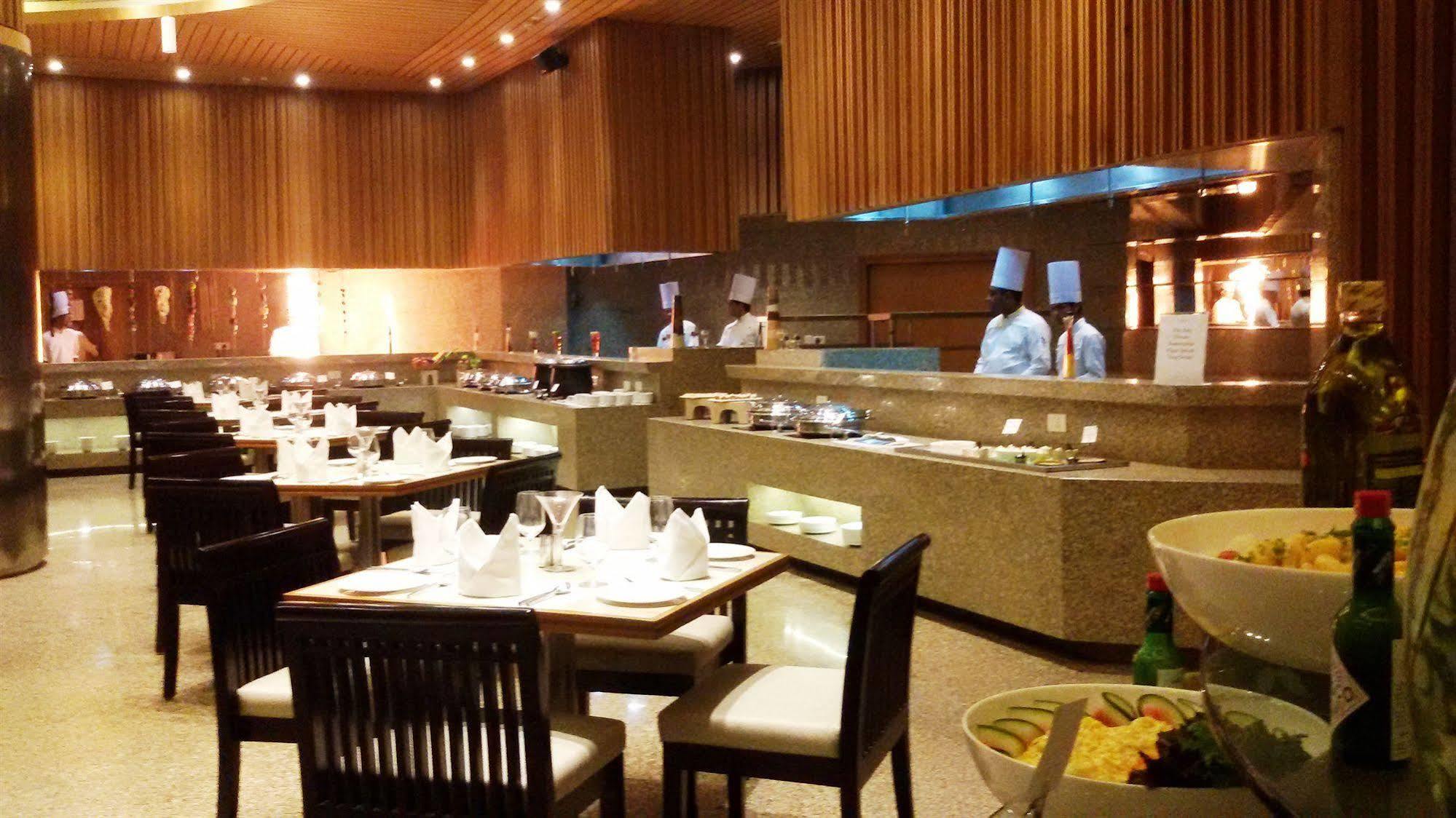 Country Inn & Suites By Radisson, มีรัท ภายนอก รูปภาพ