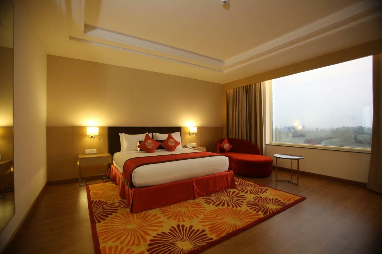 Country Inn & Suites By Radisson, มีรัท ภายนอก รูปภาพ